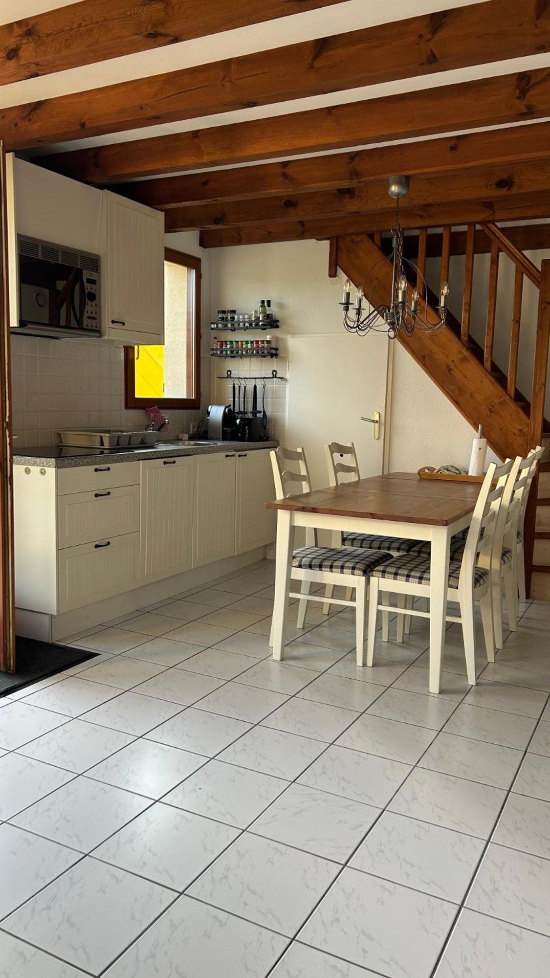 Jolie Maison De Vacances Avec Terrasse Et Jardin แซ็งต์-จูเลียง-อ็อง-บอร์ง ภายนอก รูปภาพ