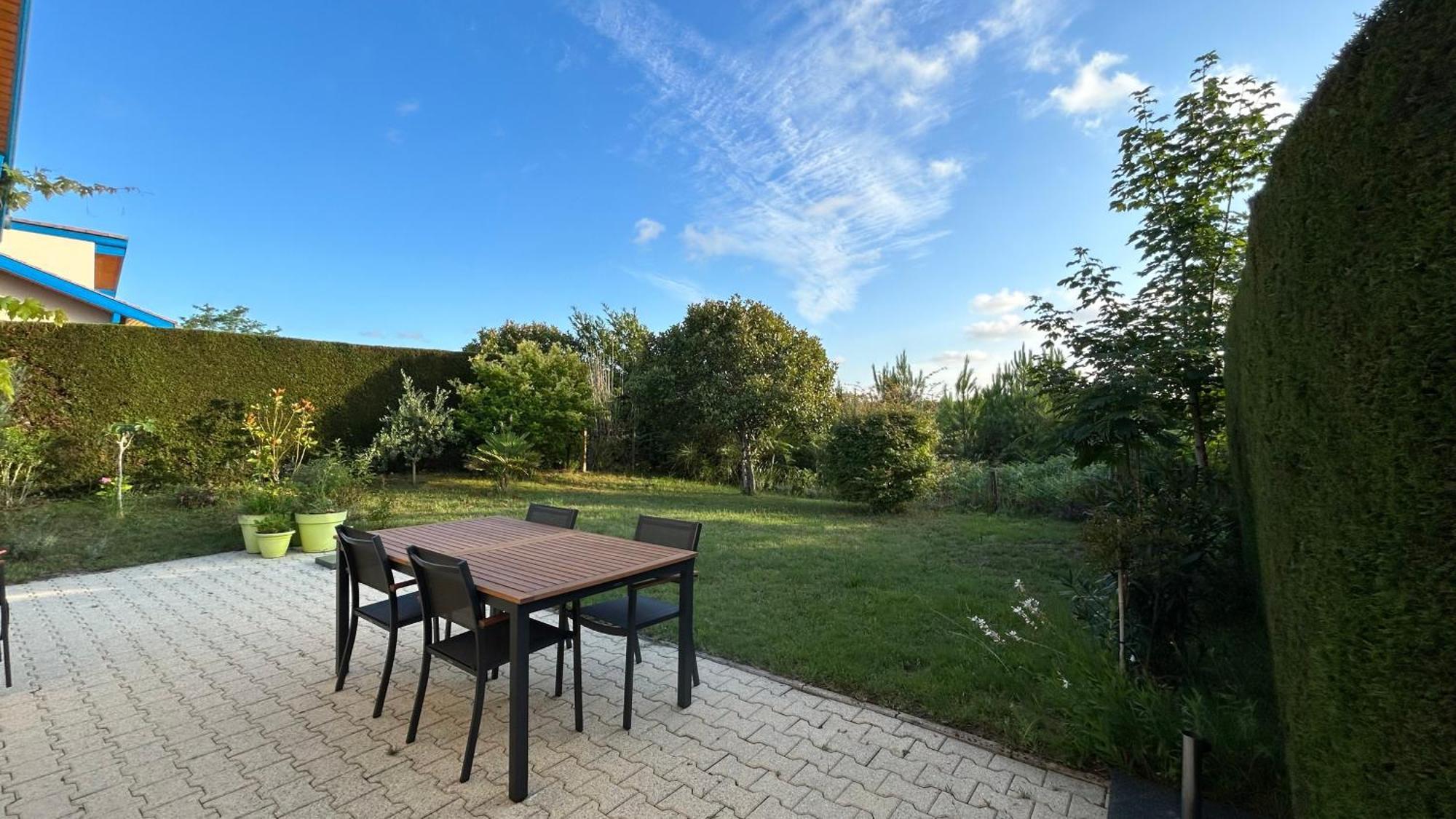 Jolie Maison De Vacances Avec Terrasse Et Jardin แซ็งต์-จูเลียง-อ็อง-บอร์ง ภายนอก รูปภาพ