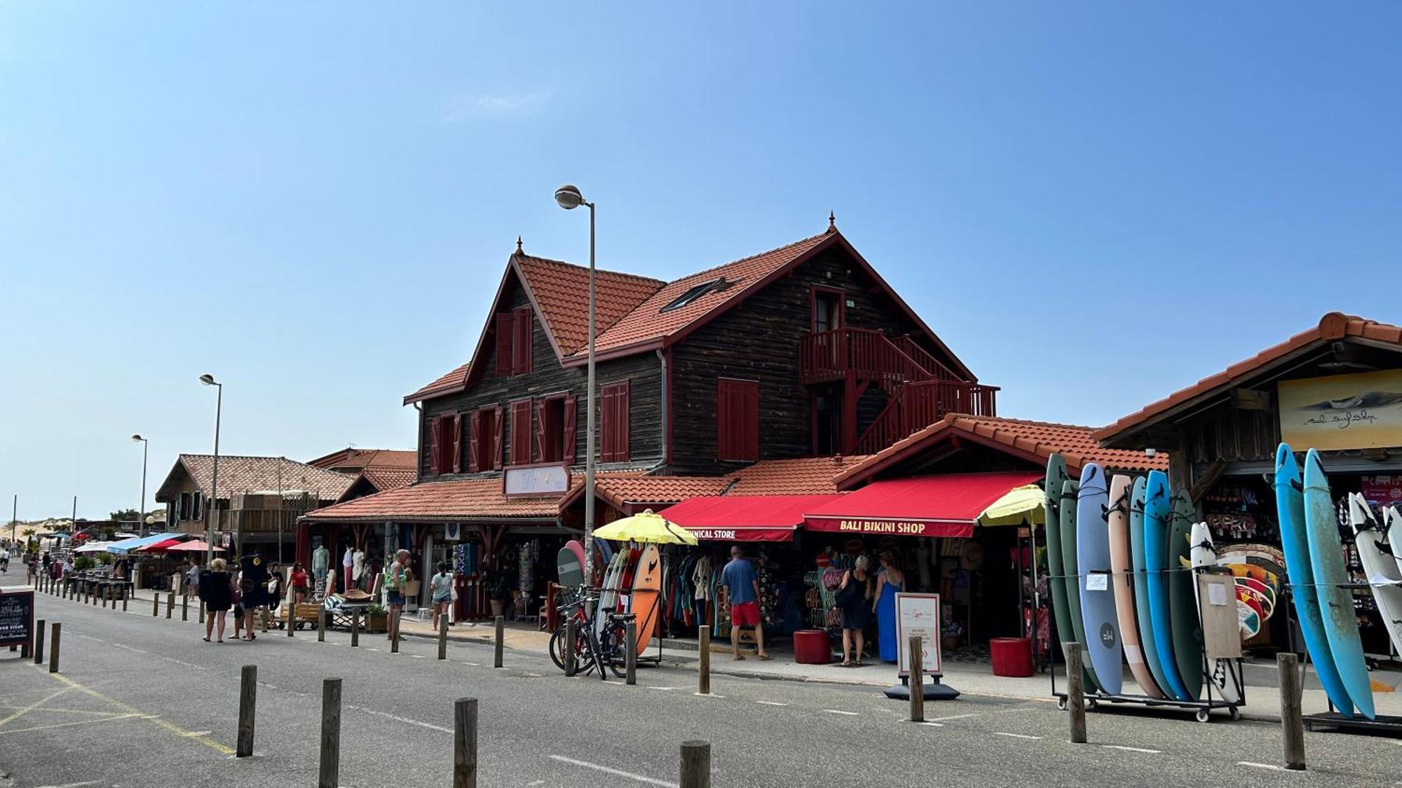 Jolie Maison De Vacances Avec Terrasse Et Jardin แซ็งต์-จูเลียง-อ็อง-บอร์ง ภายนอก รูปภาพ