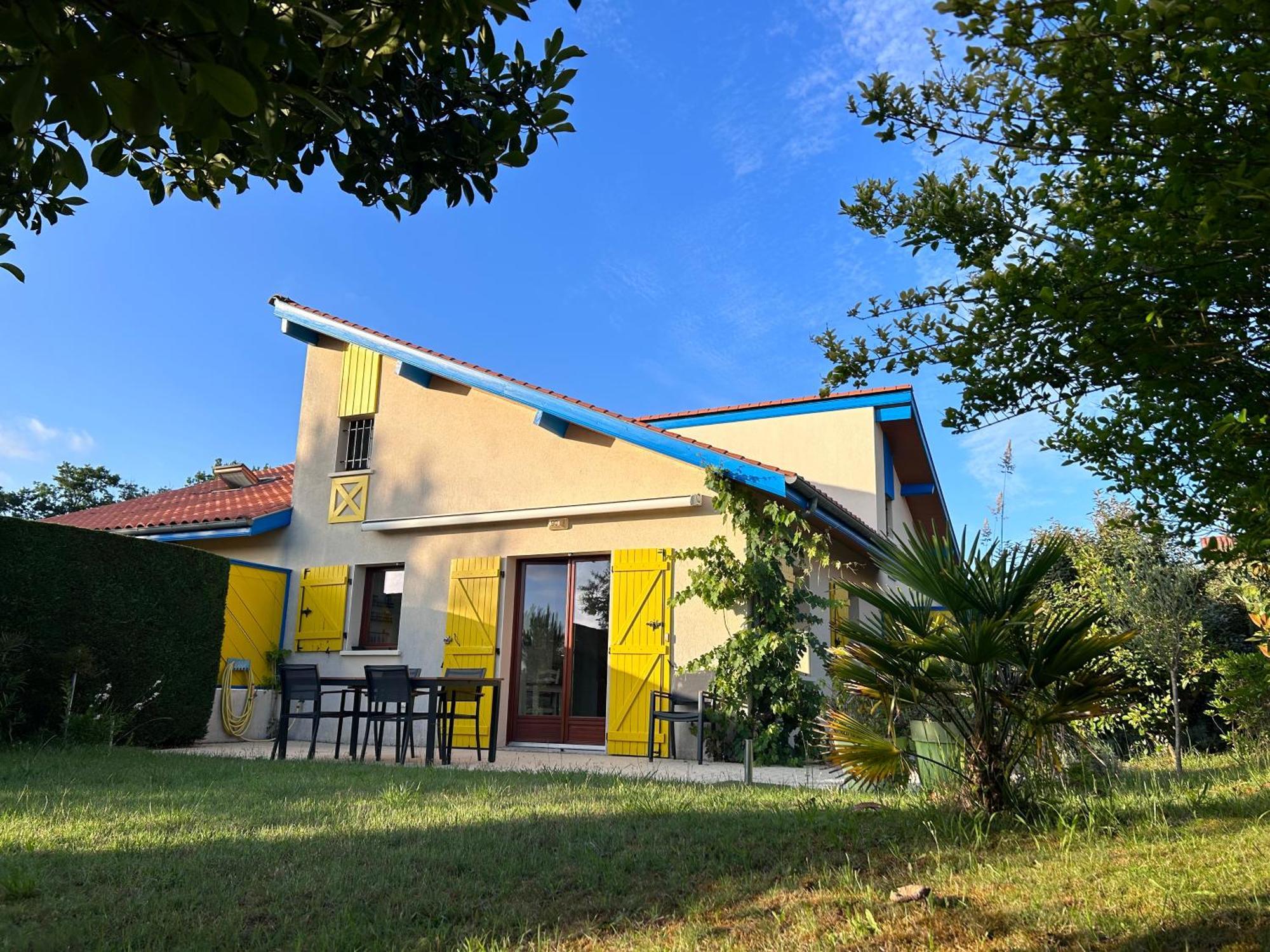 Jolie Maison De Vacances Avec Terrasse Et Jardin แซ็งต์-จูเลียง-อ็อง-บอร์ง ภายนอก รูปภาพ
