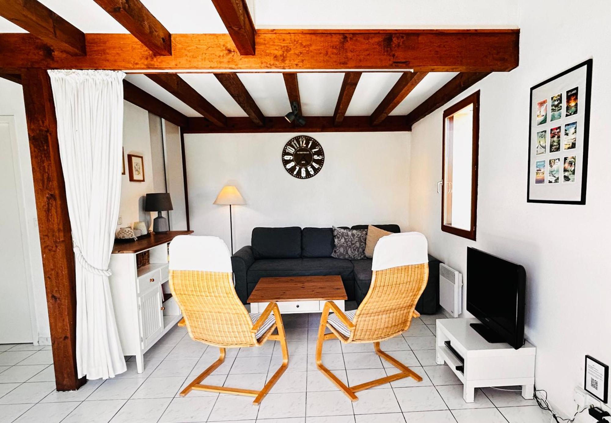 Jolie Maison De Vacances Avec Terrasse Et Jardin แซ็งต์-จูเลียง-อ็อง-บอร์ง ภายนอก รูปภาพ