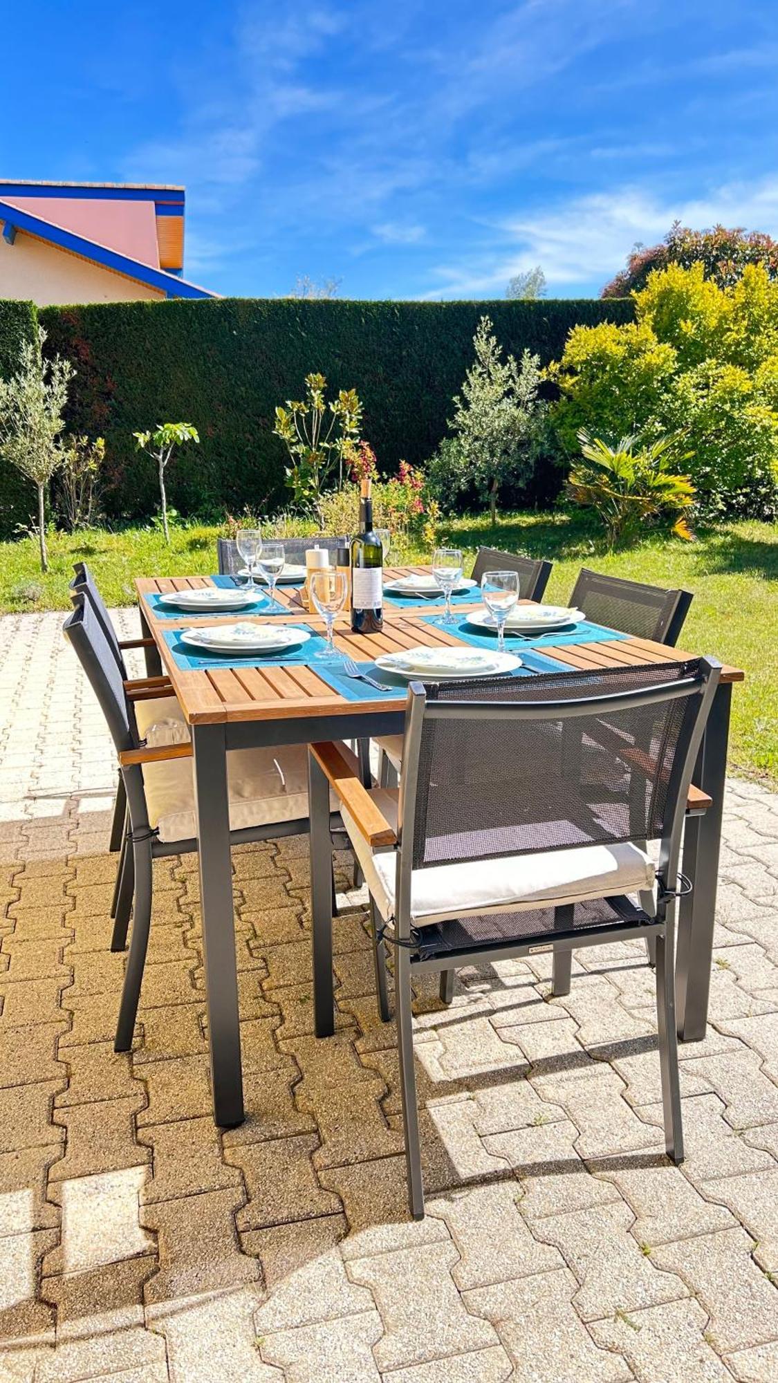 Jolie Maison De Vacances Avec Terrasse Et Jardin แซ็งต์-จูเลียง-อ็อง-บอร์ง ภายนอก รูปภาพ